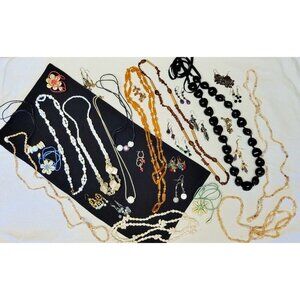 Lot 1+ lb VTG Estate Beaded Costume Jewelry Necklaces Earrings WEARABLE Findings